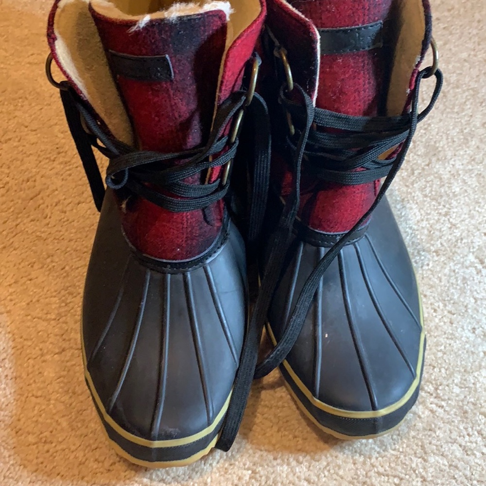 Duck boots